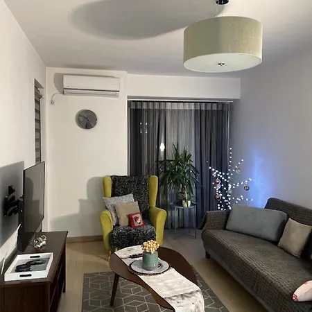 Modern Flatiron Apartment, Center