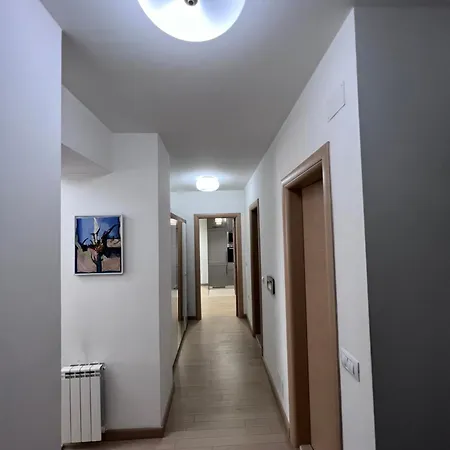 Modern Flatiron Apartment, Center Apartment Skopje